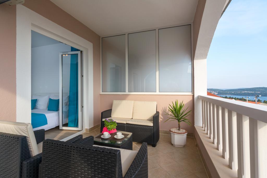 Apartments Blue Lagoon Trogir Exterior photo